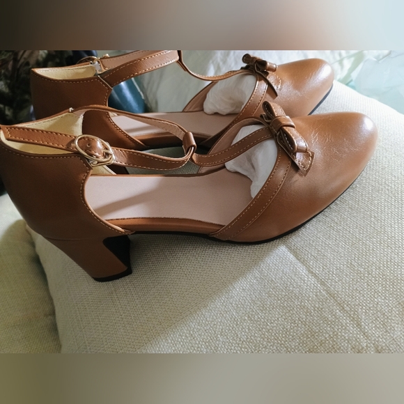 Brown block Heel closed toe Mary Jane's - Picture 3 of 9